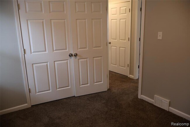 Building Photo - 5559 Bluehill St