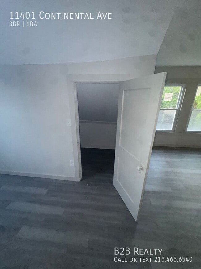 Building Photo - 11401 Continental Ave