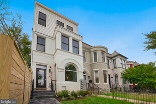 Building Photo - 808 12th St NE