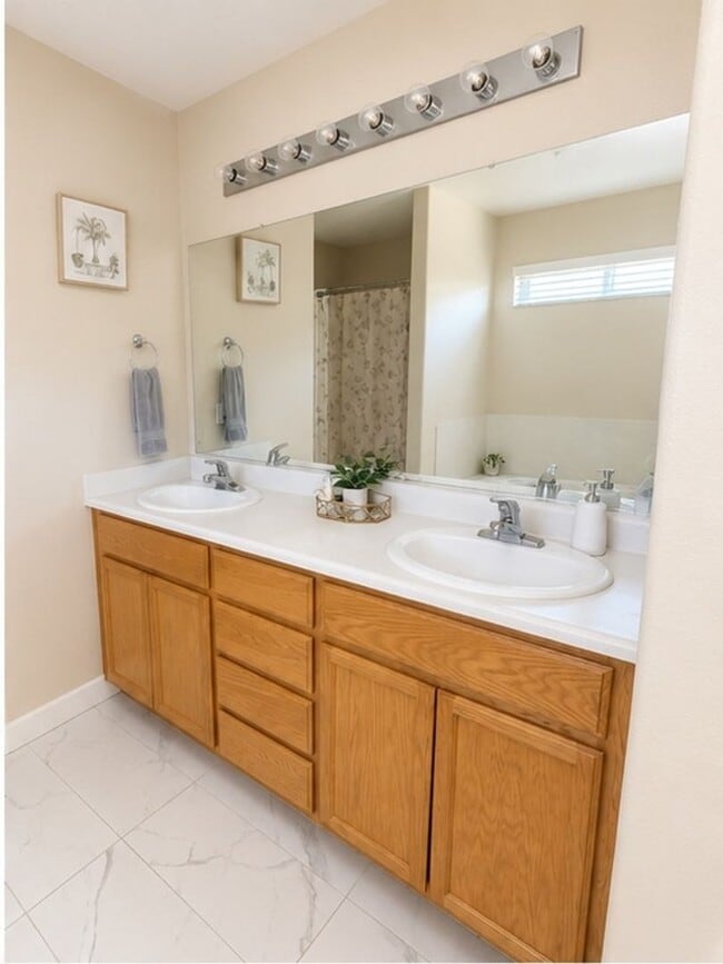 Building Photo - Coming soon! Beautiful single story home in Los banos