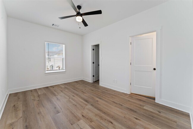 Building Photo - 8023 Cora St