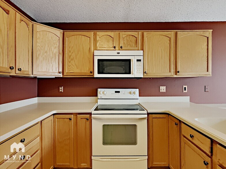 Building Photo - 2402 S Gray Dr