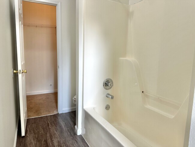 Building Photo - 3972 Gavick Dr