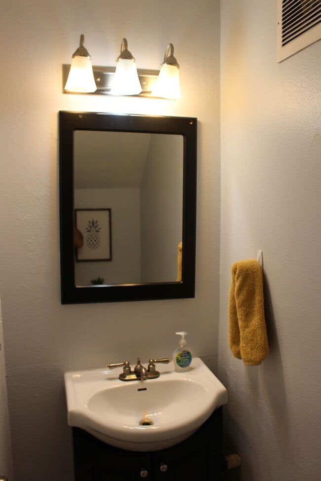 Building Photo - Scottsdale Condo