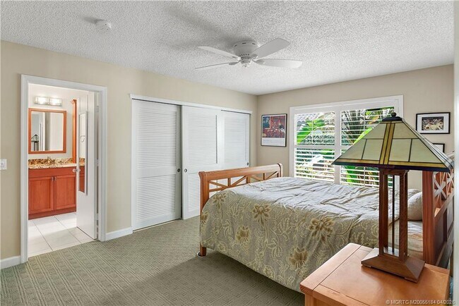 Building Photo - 4194 SW Gleneagle Cir