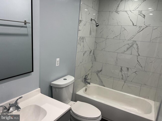 Building Photo - 15019 Ashdale Cir