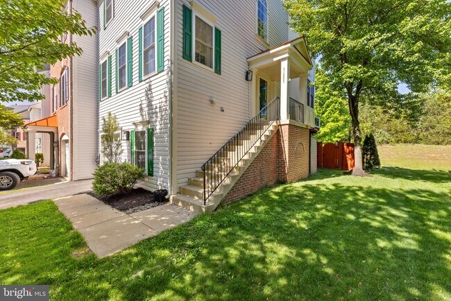 Building Photo - 21622 Monmouth Terrace