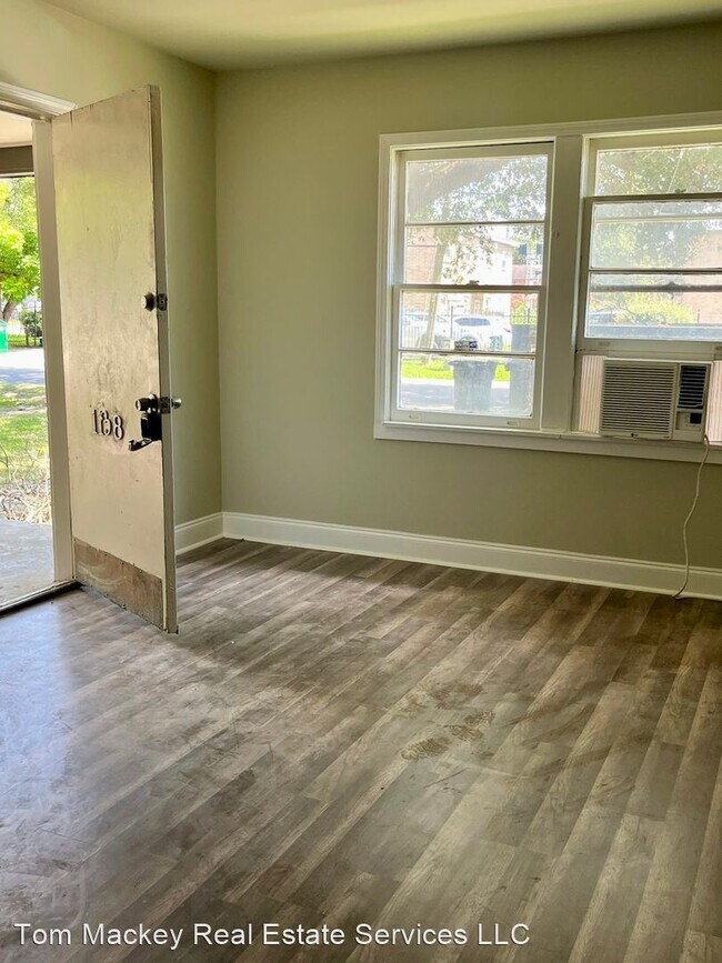 Building Photo - 2 br, 1 bath House - 1138 W. Chimes St.