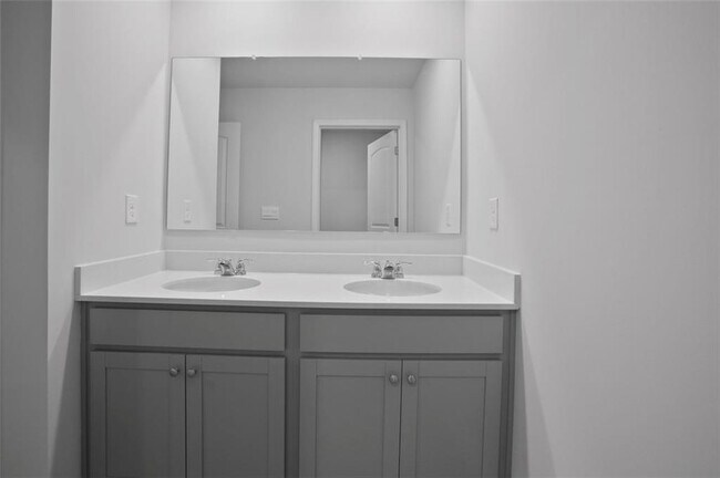 Building Photo - 136 Hampton Ter
