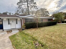 Building Photo - 2706 Canary Dr