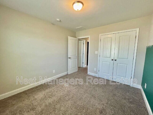 Building Photo - 5344 Debut Ave