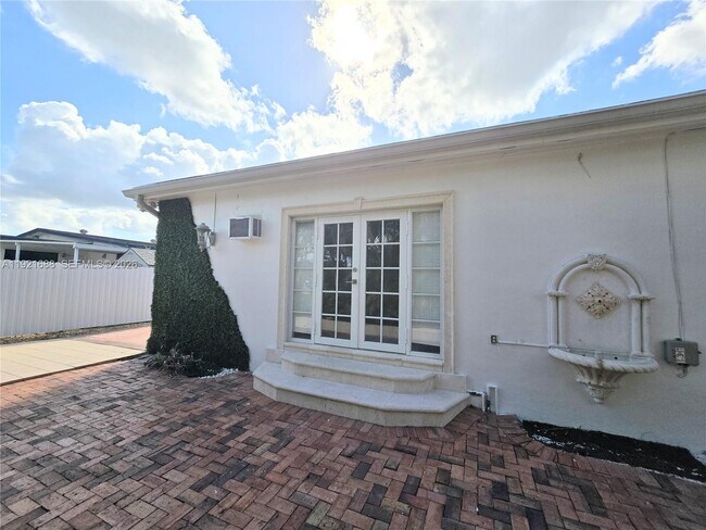 Building Photo - 8105 SW 17th Terrace