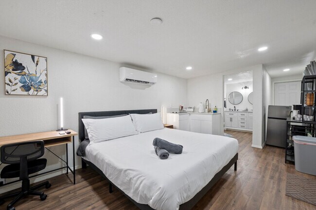 Primary Photo - 4005 W Lincoln St