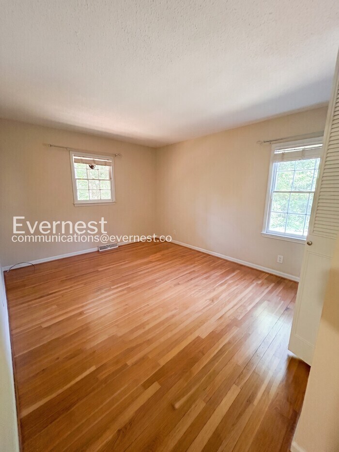 Building Photo - 1231 Willowlake Ct
