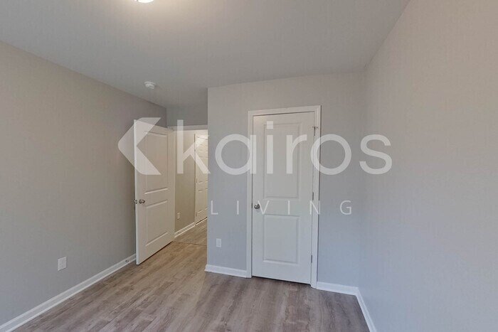 Building Photo - 2509 Upland Cir SE