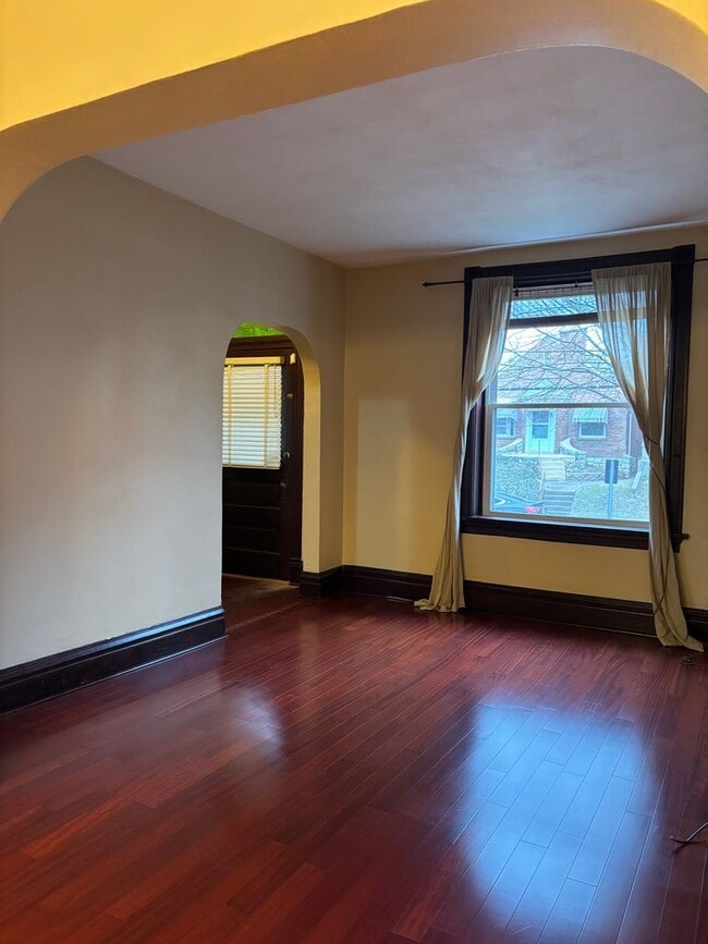 Building Photo - Completedly Remodeled 2+ Bedroom Home