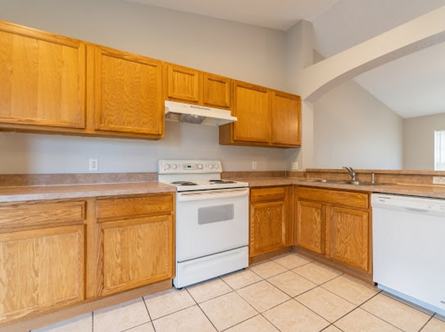 Building Photo - Spacious 3/2 Duplex in St. Cloud Located Close to Lakefront