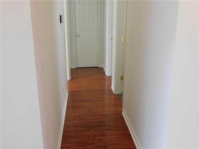 Building Photo - 1570 Hill Crossing Ct