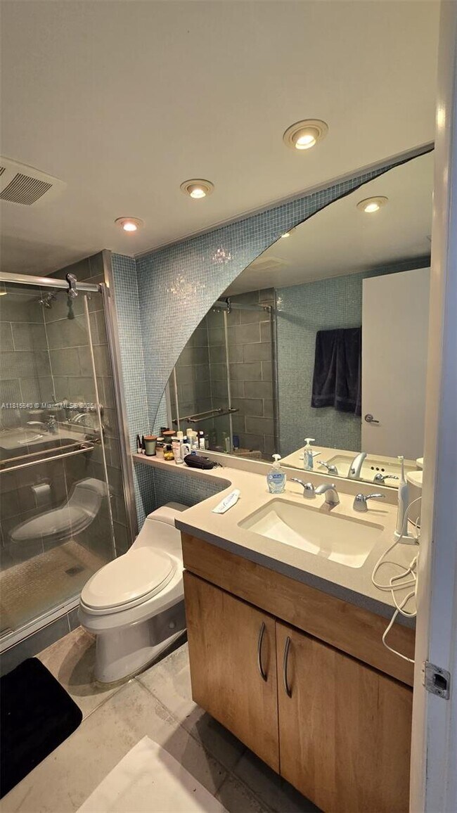 Building Photo - 1155 Brickell Bay Dr