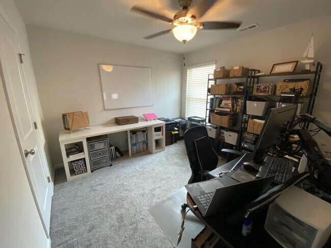 Building Photo - 107 Daymark Dr