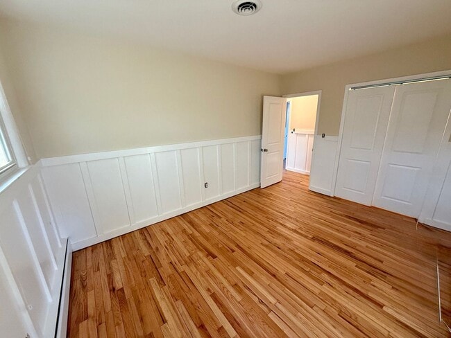 Building Photo - Severna Park - Waterfront - Round Bay Community.