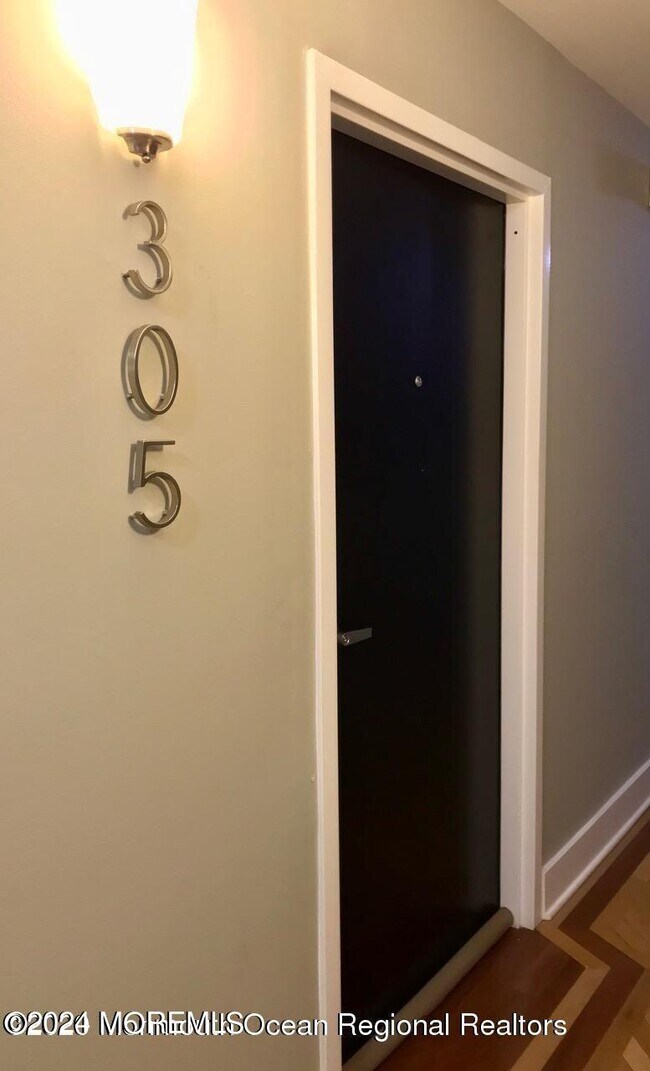 Building Photo - 301 Sixth Ave