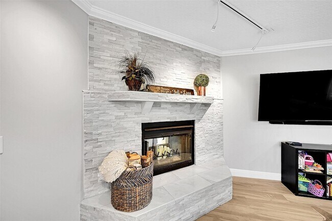 Building Photo - 8606 Arrowhead Dr