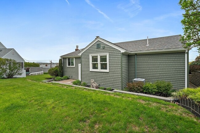 Building Photo - 114 Great Hill Dr
