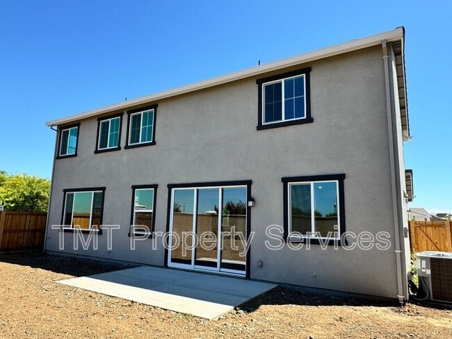 Building Photo - 1372 Redford Wy