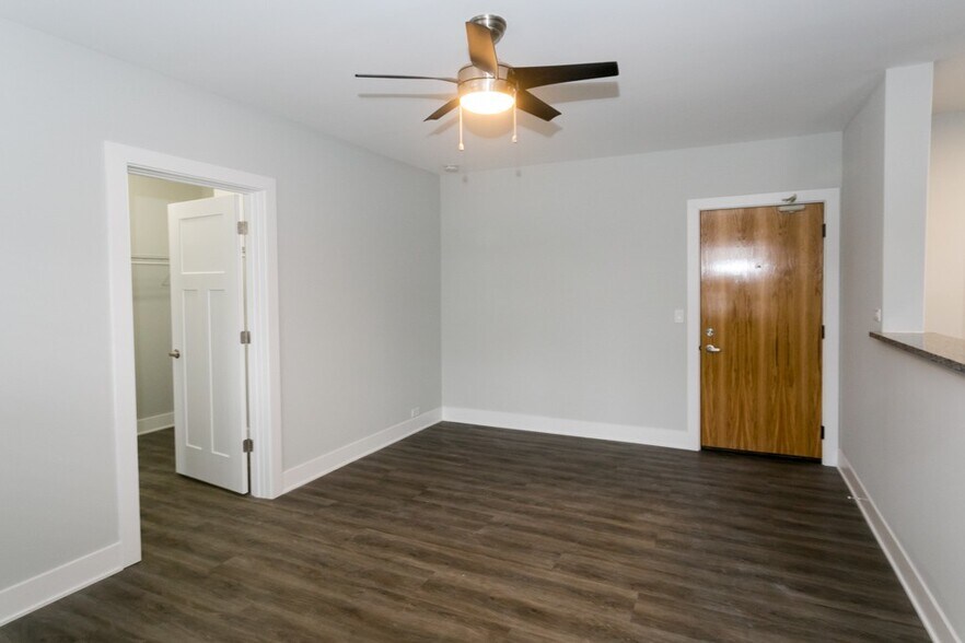 Building Photo - 733 Judson Ave