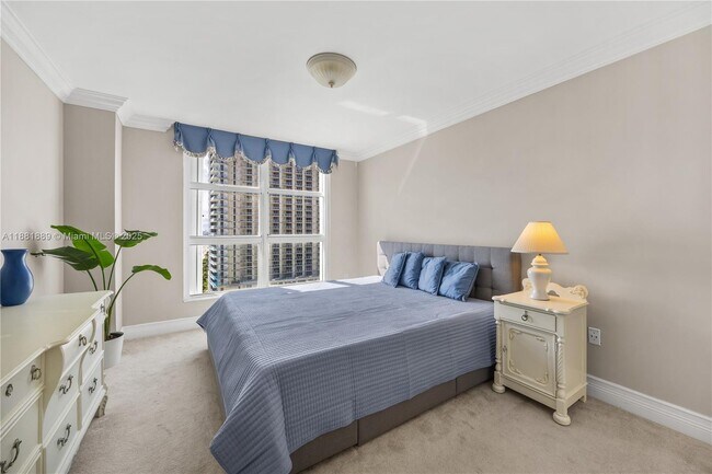 Building Photo - 16711 Collins Ave