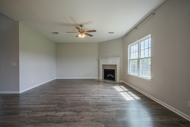 Building Photo - 418 Huntington Dr
