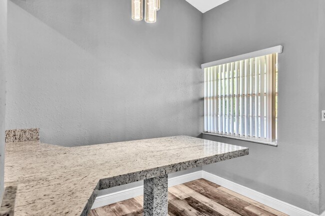 Building Photo - 2890 N Oakland Forest Dr