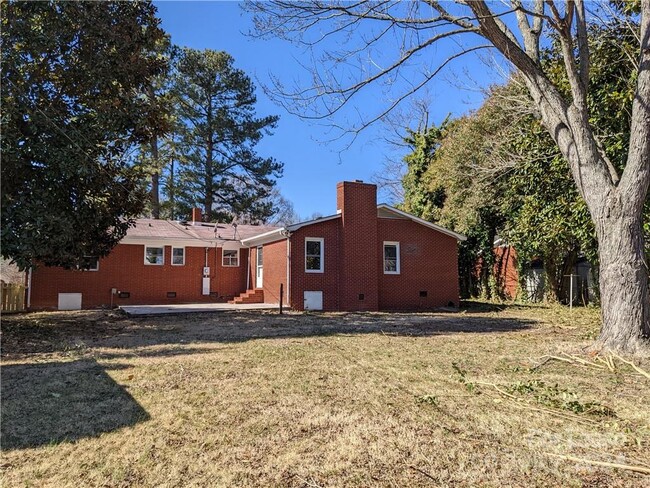 Building Photo - 354 Fieldstone Rd