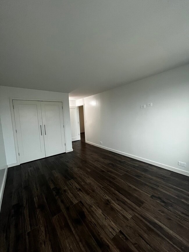 Building Photo - 5100 N Marine Dr