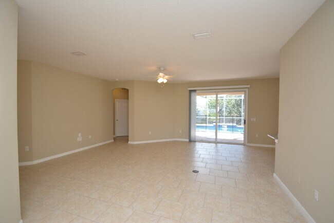 Building Photo - Pool Home with 4 bed, 2 bath located in Se...