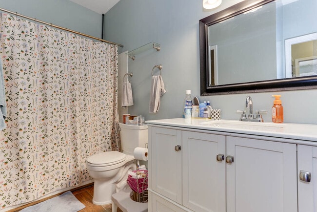 Building Photo - 321 Duke St