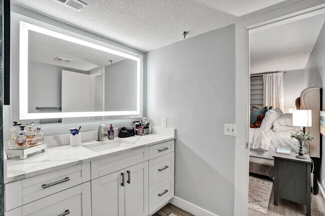 Building Photo - 2400 Deer Creek Country Club Blvd