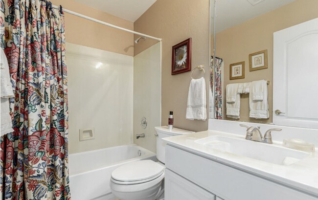 Building Photo - Space, Comfort, and a Neighborhood You’ll ...