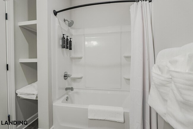 Building Photo - 5001 Willowgate Lp