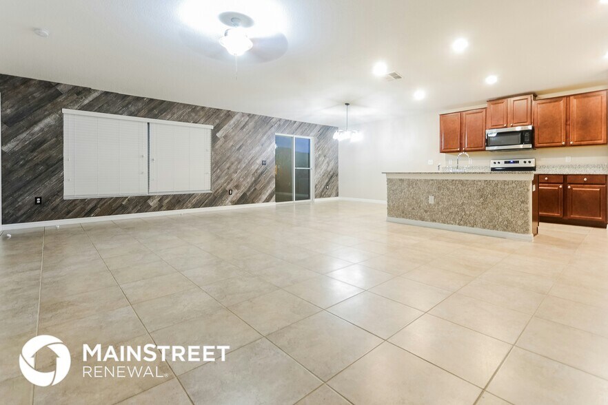 Building Photo - 10121 Crested Fringe Dr