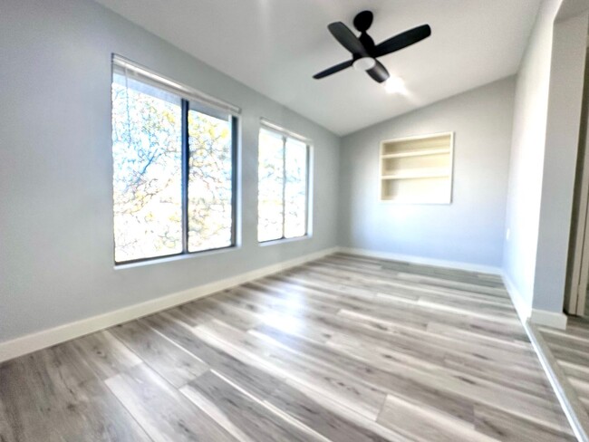 Building Photo - Beautifully Renovated 2B/2.5B Townhome wit...