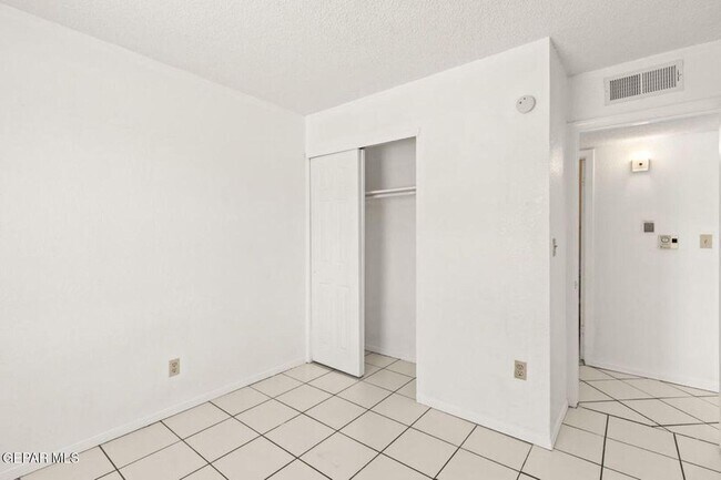 Building Photo - 11701 Henry Phipps Dr