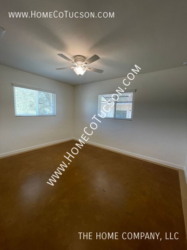 Building Photo - 3015 E 4th St