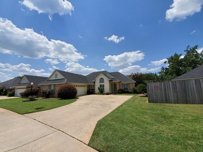 Building Photo - Plantation Trace Garden Homes