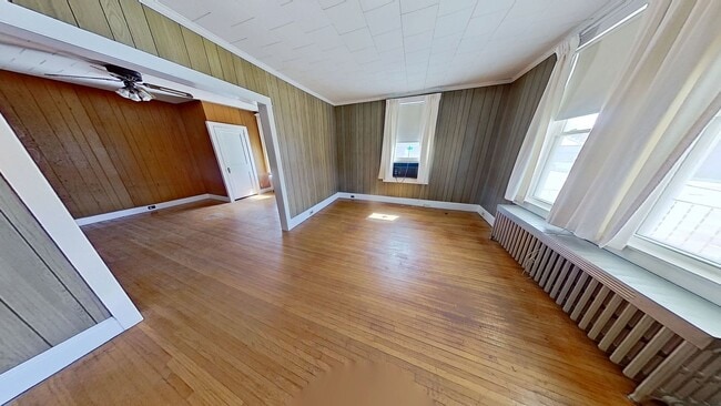 Building Photo - 2 Bedroom Duplex with Basement and Storage