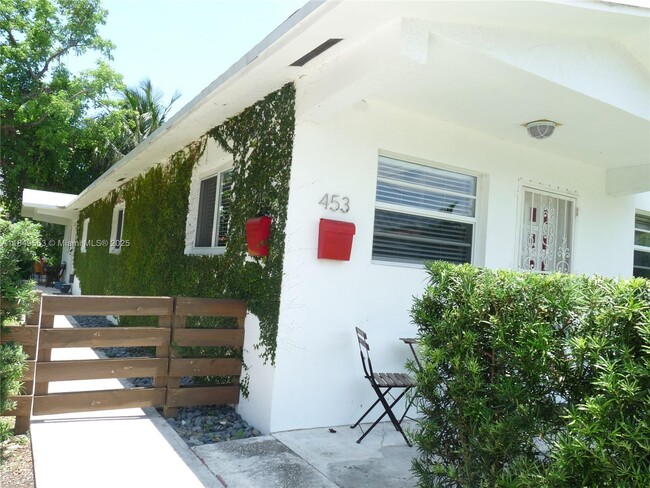 Primary Photo - 453 NE 70th St