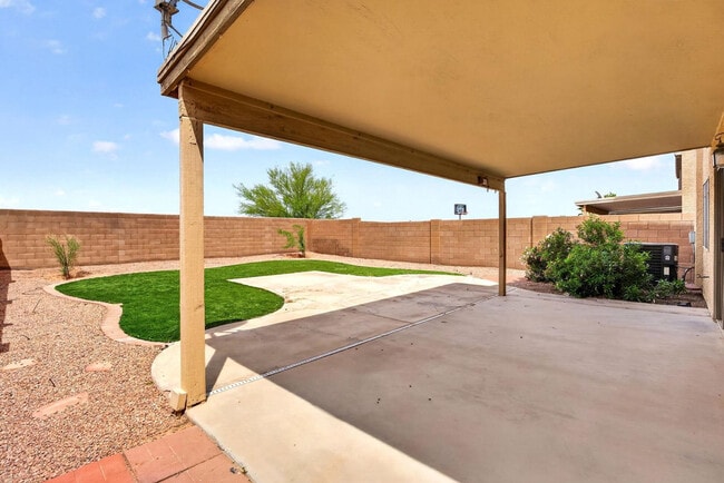 Building Photo - 41628 W Hillman Dr