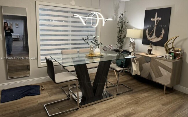 Building Photo - 15660 SW 100th Ave