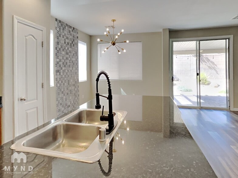 Building Photo - 8041 San Mateo St